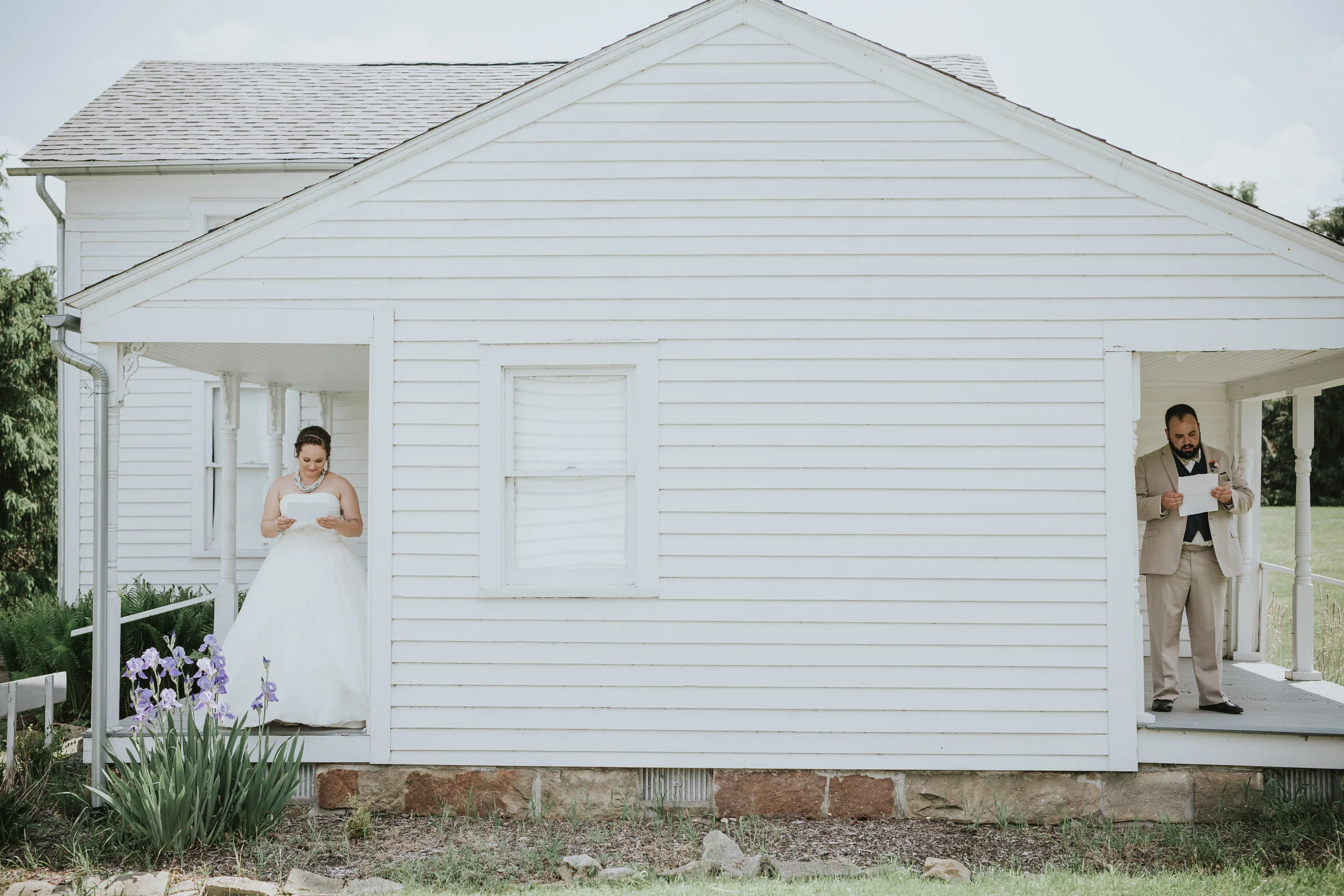 Couple reads letters before wedding in Stow, Ohio