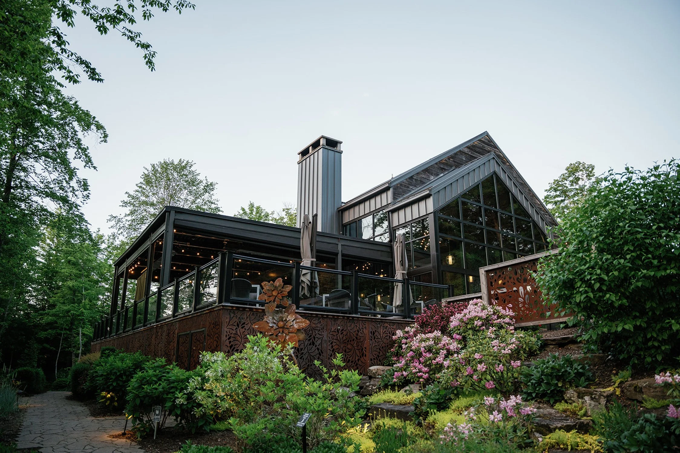 Venue: Sapphire Creek Winery & Gardens | Photography: Renee Lemaire Photography